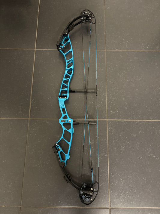 Mybo Revolution 40 Compound Bow RH Ice Blue 50-60 M-cam - Used