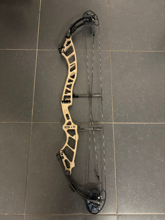 Mybo Revolution 40 Compound Bow RH Desert Sand 50-60 M-cam - Used