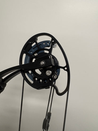 Mybo Revolution 40 Compound Bow RH Desert Sand 50-60 M-cam - Used