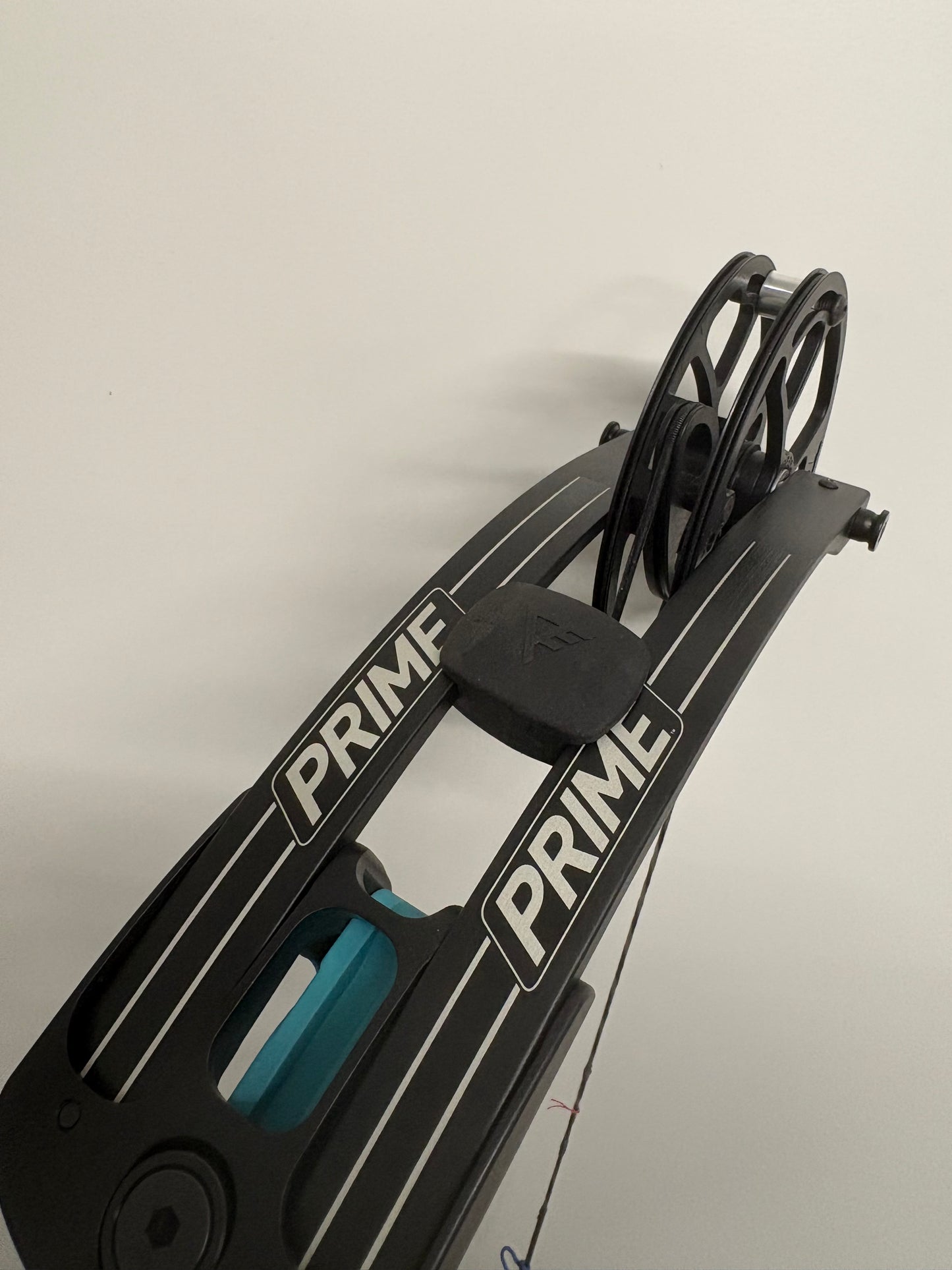 Prime Logic CT9 Compound Bow RH Glacier 50-60 lbs - Used