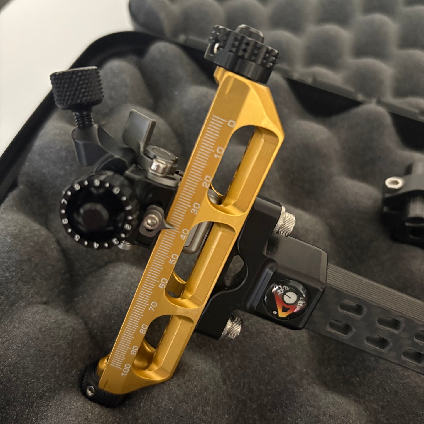 Axcel Achieve CXL Compound Sight LH Gold 9'' - Used