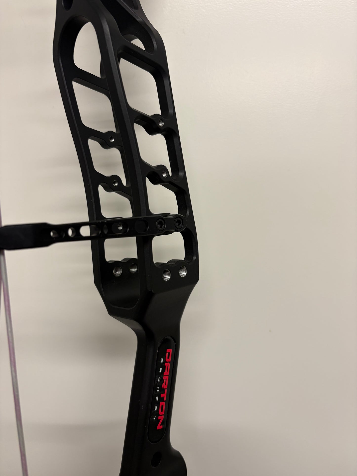 Darton Exodus Compound Bow RH/LH Black 50-60 lbs - Used (#1.3)