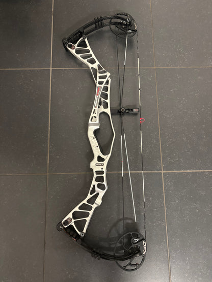 Hoyt HyperEdge Compound Bow RH Silver DFX #3 35-45 lbs - Used