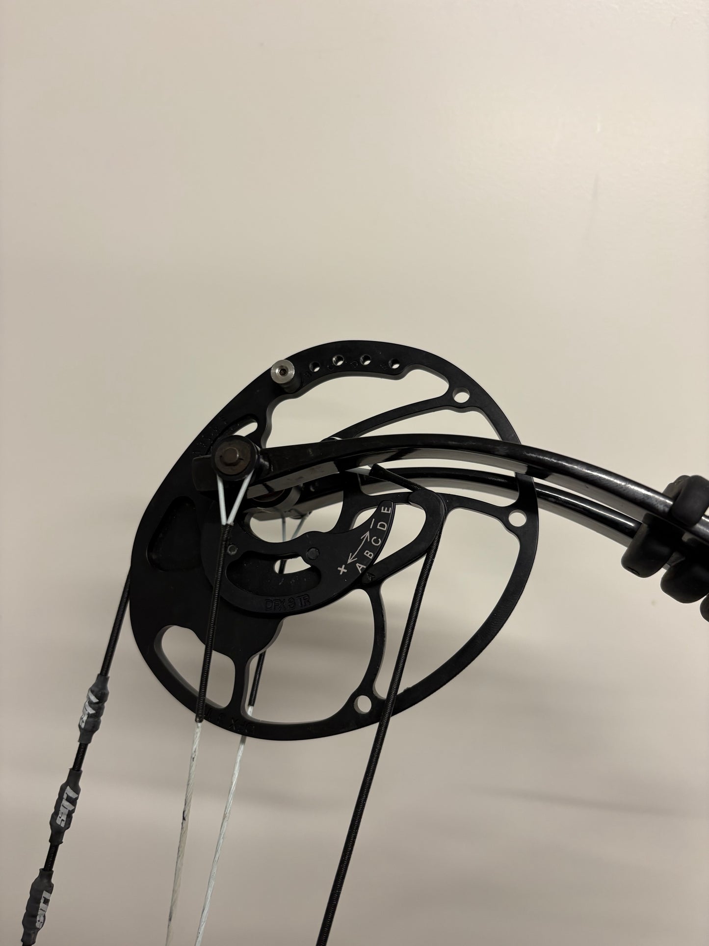Hoyt HyperEdge Compound Bow RH Silver DFX #3 35-45 lbs - Used