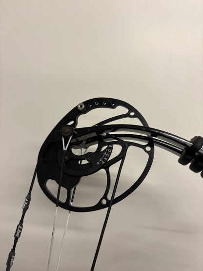 Hoyt HyperEdge Compound Bow RH Silver DFX #3 35-45 lbs - Used