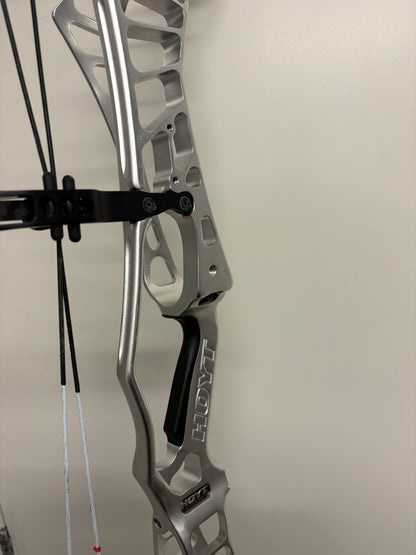 Hoyt HyperEdge Compound Bow RH Silver DFX #3 35-45 lbs - Used