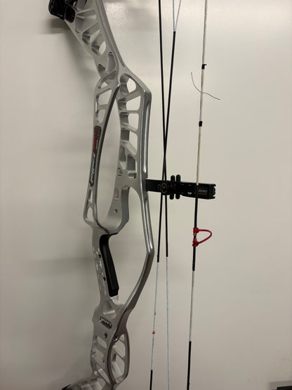 Hoyt HyperEdge Compound Bow RH Silver DFX #3 35-45 lbs - Used