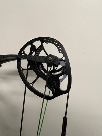 Hoyt ProForce Compound Bow RH Black Out ZT Hyper #2 50-60 lbs - Used