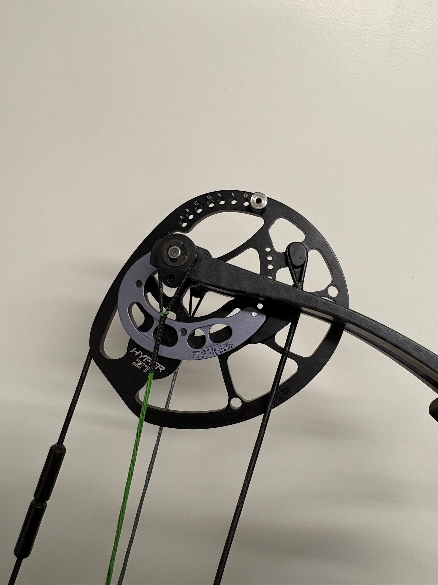 Hoyt ProForce Compound Bow RH Black Out ZT Hyper #2 50-60 lbs - Used