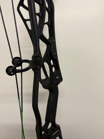 Hoyt ProForce Compound Bow RH Black Out ZT Hyper #2 50-60 lbs - Used