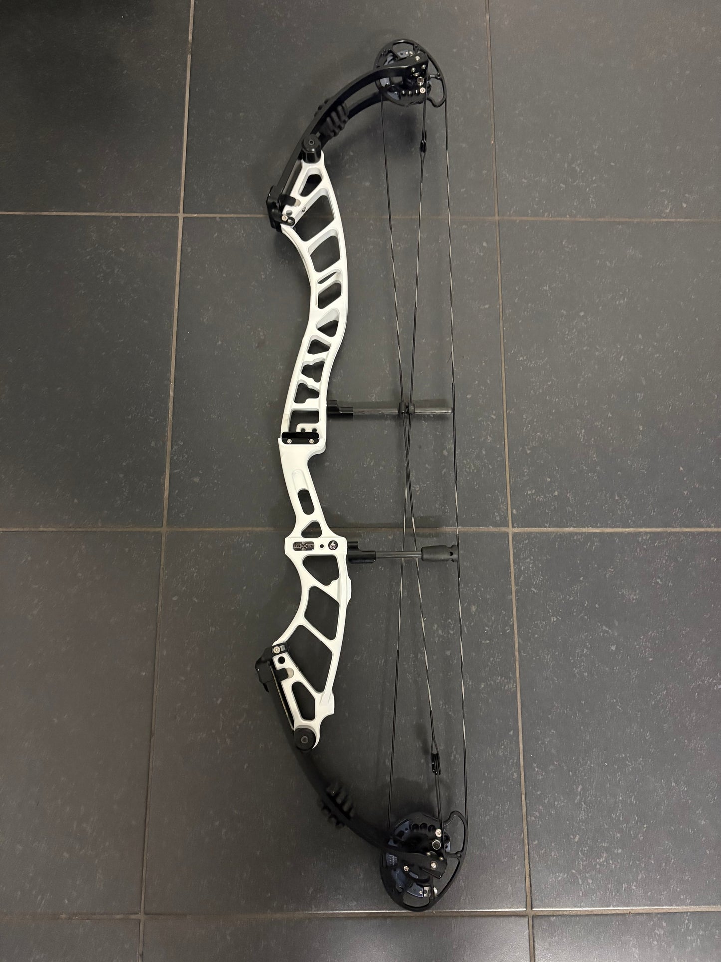 Mybo Revolution 40 M-Cam Compound Bow RH Stormtrooper White 50-60 lbs - Show Model