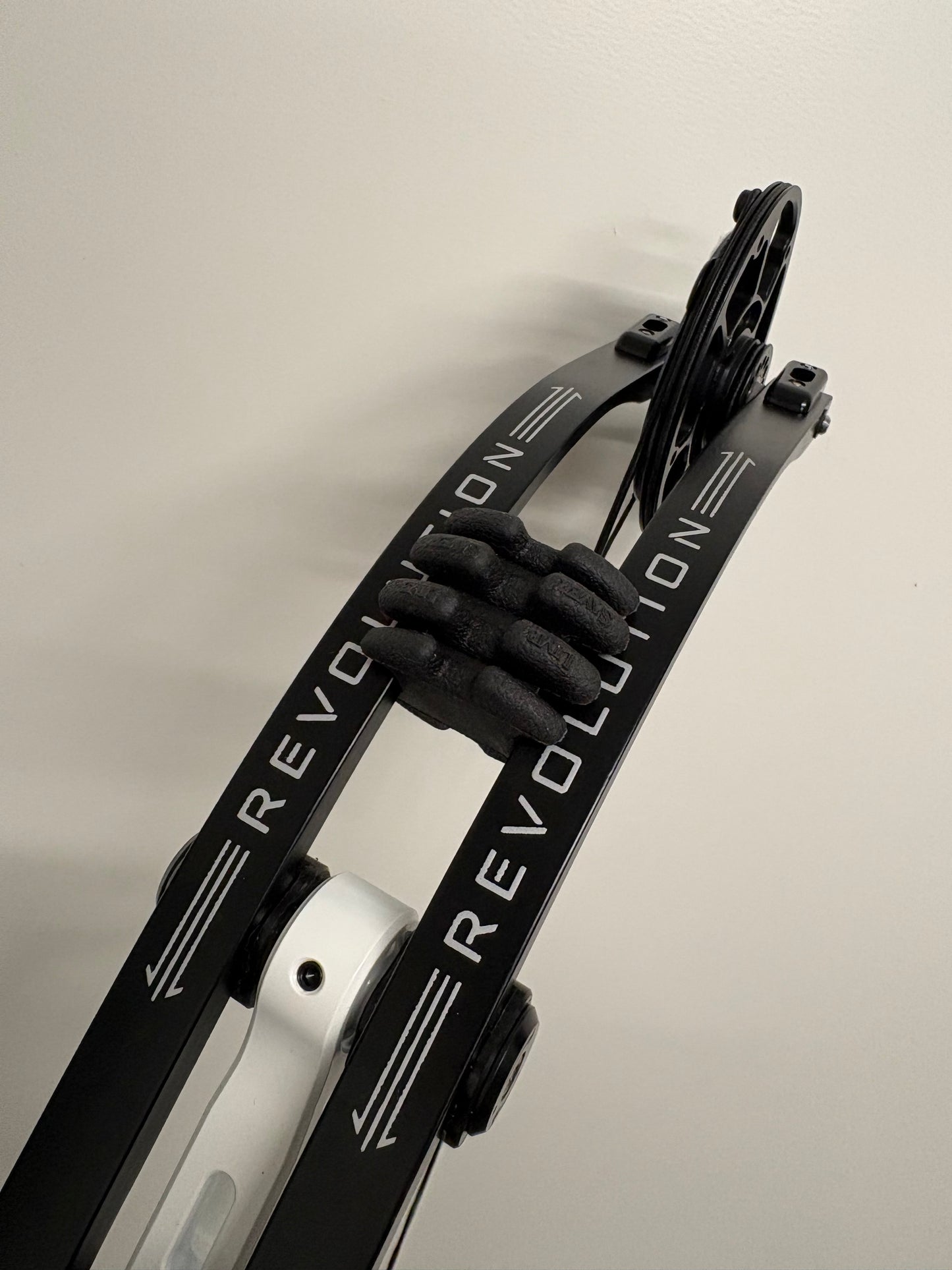 Mybo Revolution 40 M-Cam Compound Bow RH Stormtrooper White 50-60 lbs - Show Model
