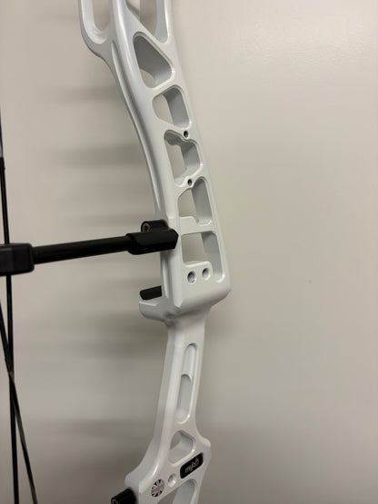 Mybo Revolution 40 M-Cam Compound Bow RH Stormtrooper White 50-60 lbs - Show Model