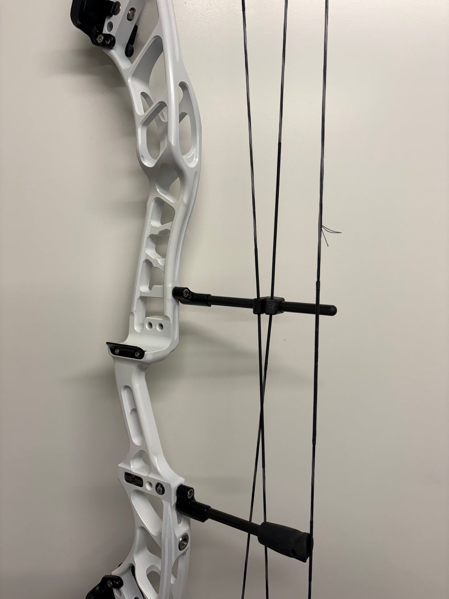 Mybo Revolution 40 M-Cam Compound Bow RH Stormtrooper White 50-60 lbs - Show Model