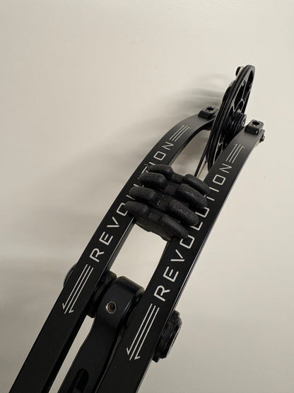 Mybo Revolution 40 M-Cam Compound Bow RH Midnight Black 50-60 lbs - Used