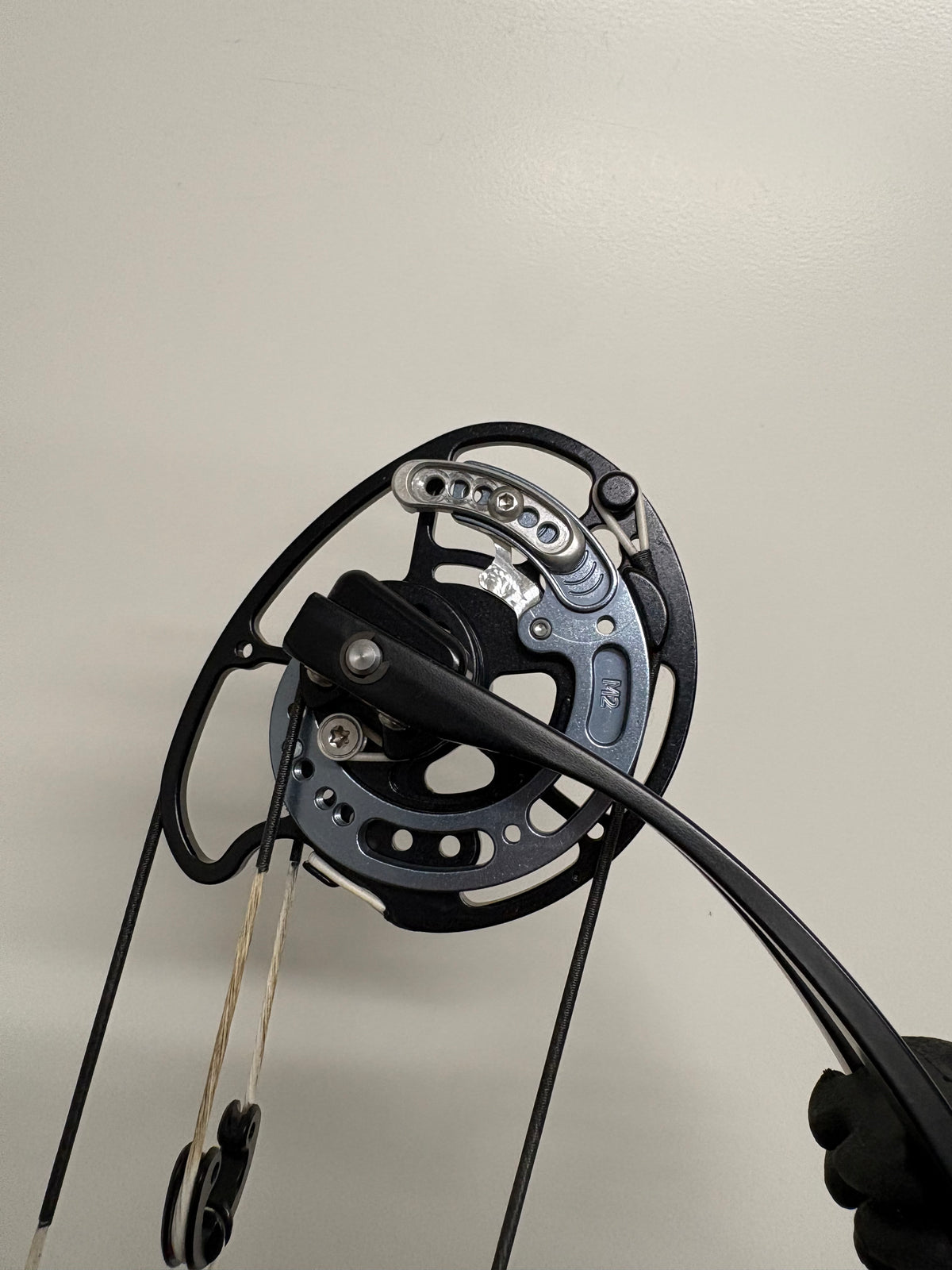 Mybo Revolution 40 M-Cam Compound Bow RH Midnight Black 50-60 lbs - Used