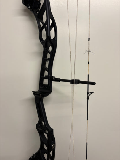 Mybo Revolution 40 M-Cam Compound Bow RH Midnight Black 50-60 lbs - Used