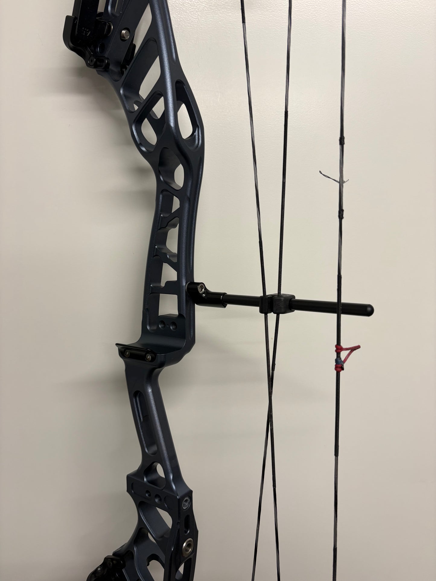 Mybo Revolution 37 R-Cam Compound Bow RH Slate Grey 50-60 lbs - Used