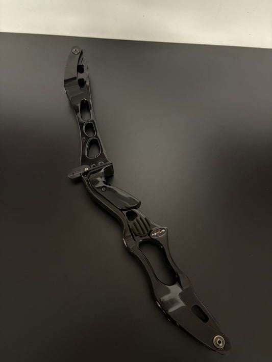 Hoyt Riser Nexus ILF RH Glossy Black - Used