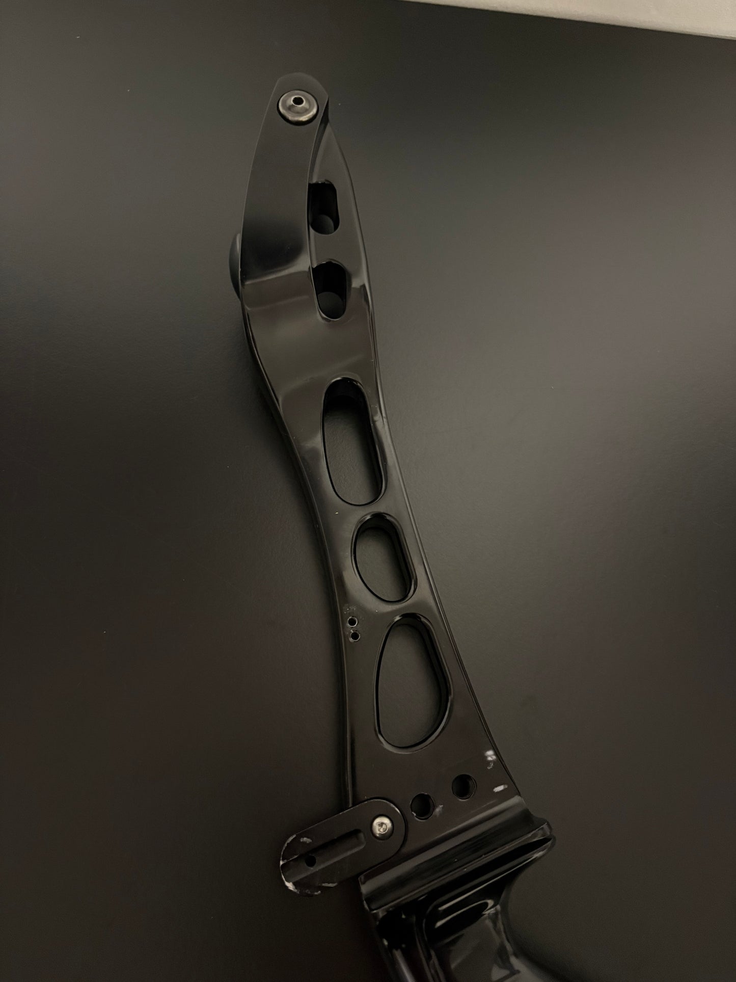 Hoyt Riser Nexus ILF RH Glossy Black - Used