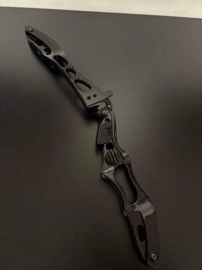 Hoyt Riser Nexus ILF RH Glossy Black - Used