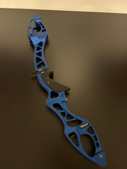 Hoyt Riser Formula XI RH Blue 25'' - Used