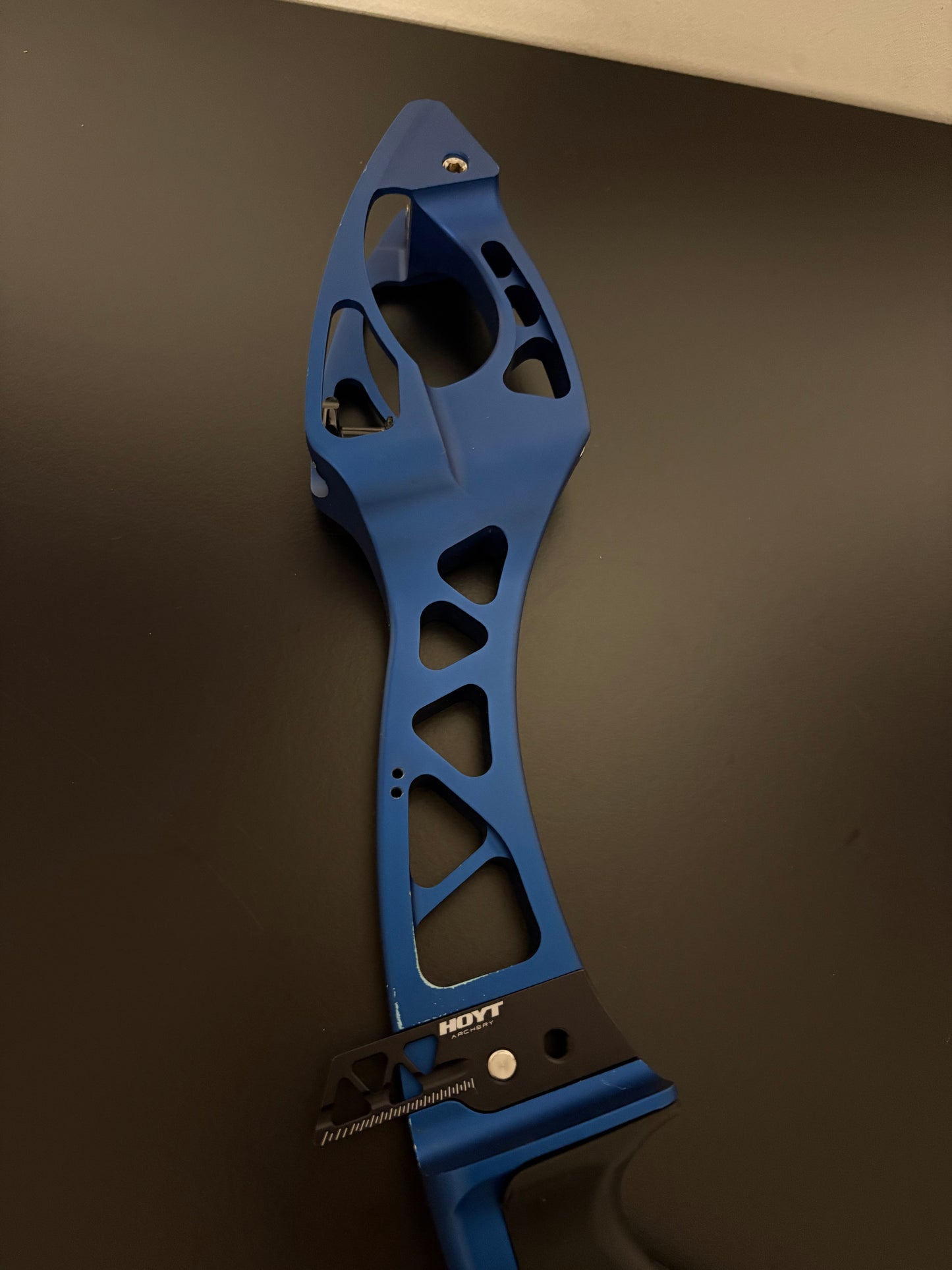 Hoyt Riser Formula XI RH Blue 25'' - Used