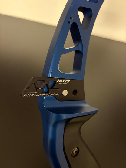 Hoyt Riser Formula XI RH Blue 25'' - Used