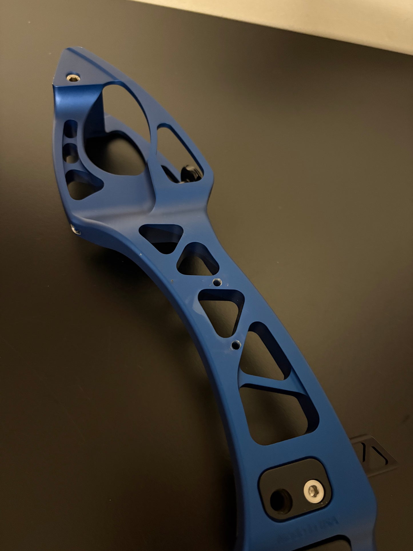 Hoyt Riser Formula XI RH Blue 25'' - Used