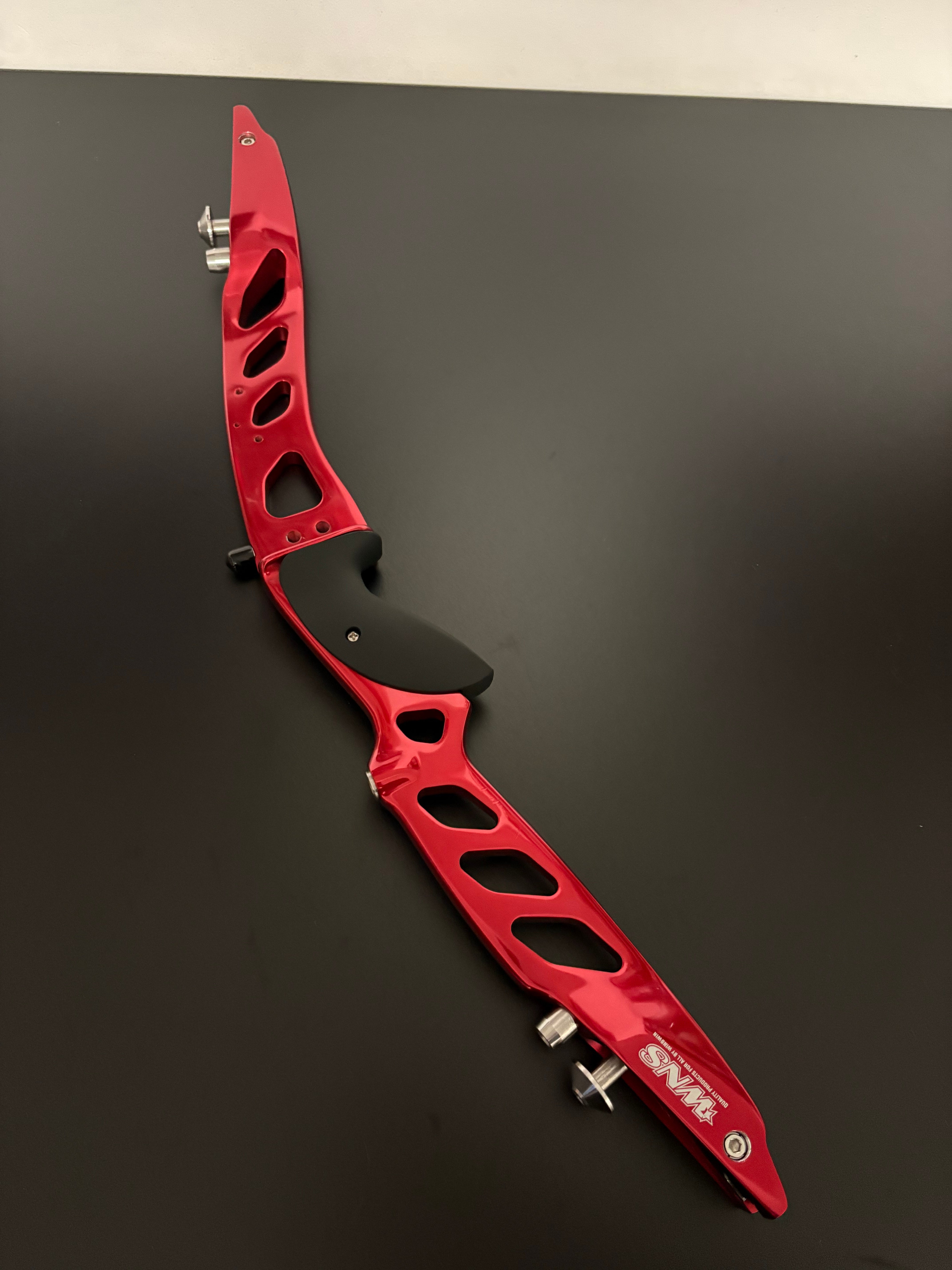 WNS Riser Motive FX ILF RH Red 25'' - Used – Archery Outlet