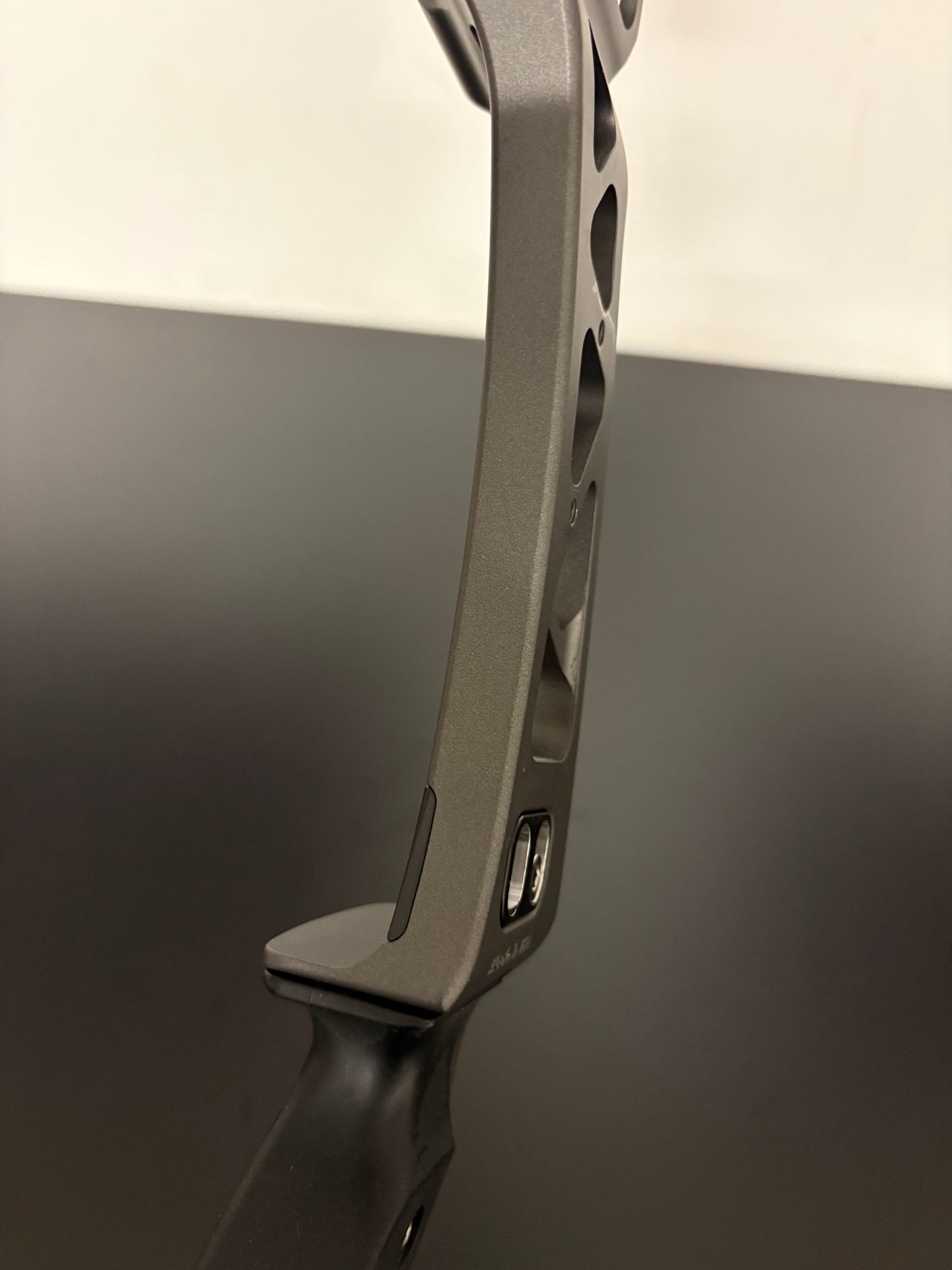 Hoyt Riser Formula XI RH Slate 25'' - Used