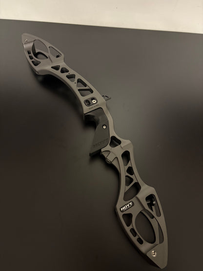 Hoyt Riser Formula XI RH Slate 25'' - Used