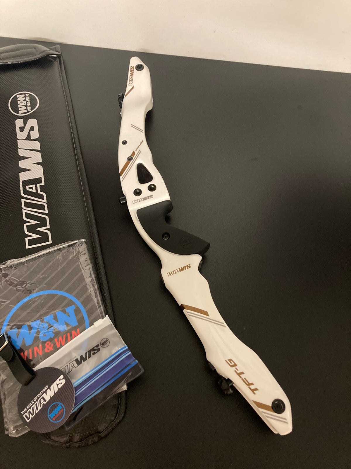 Iw Riser W&W Riser Wiawis TFT-Graphene ILF LH White Gold 25'' - NEW – Archery Outlet