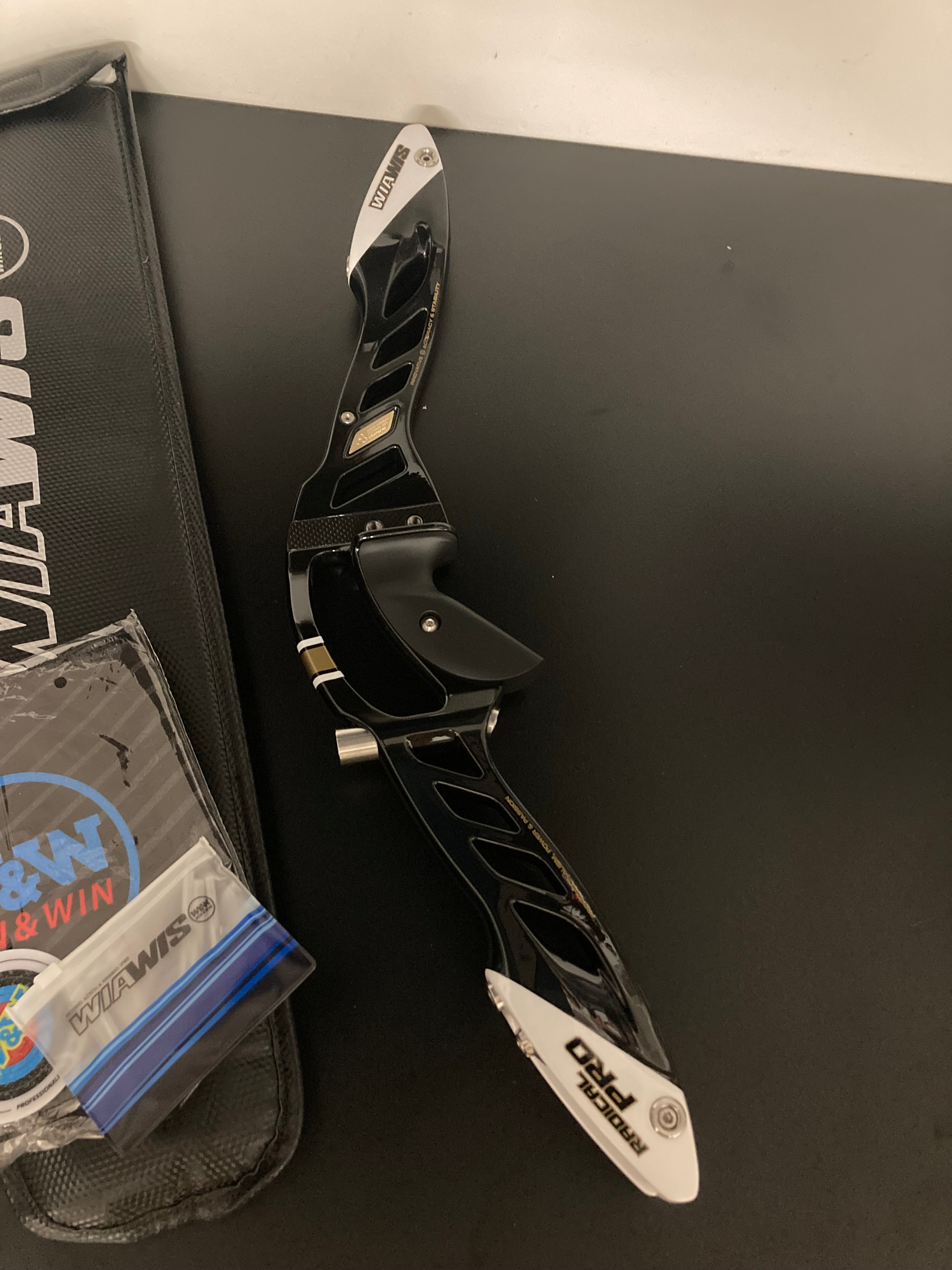 W&W Riser Wiawis Radical Pro ILF RH Black 25'' - NEW – Archery Outlet