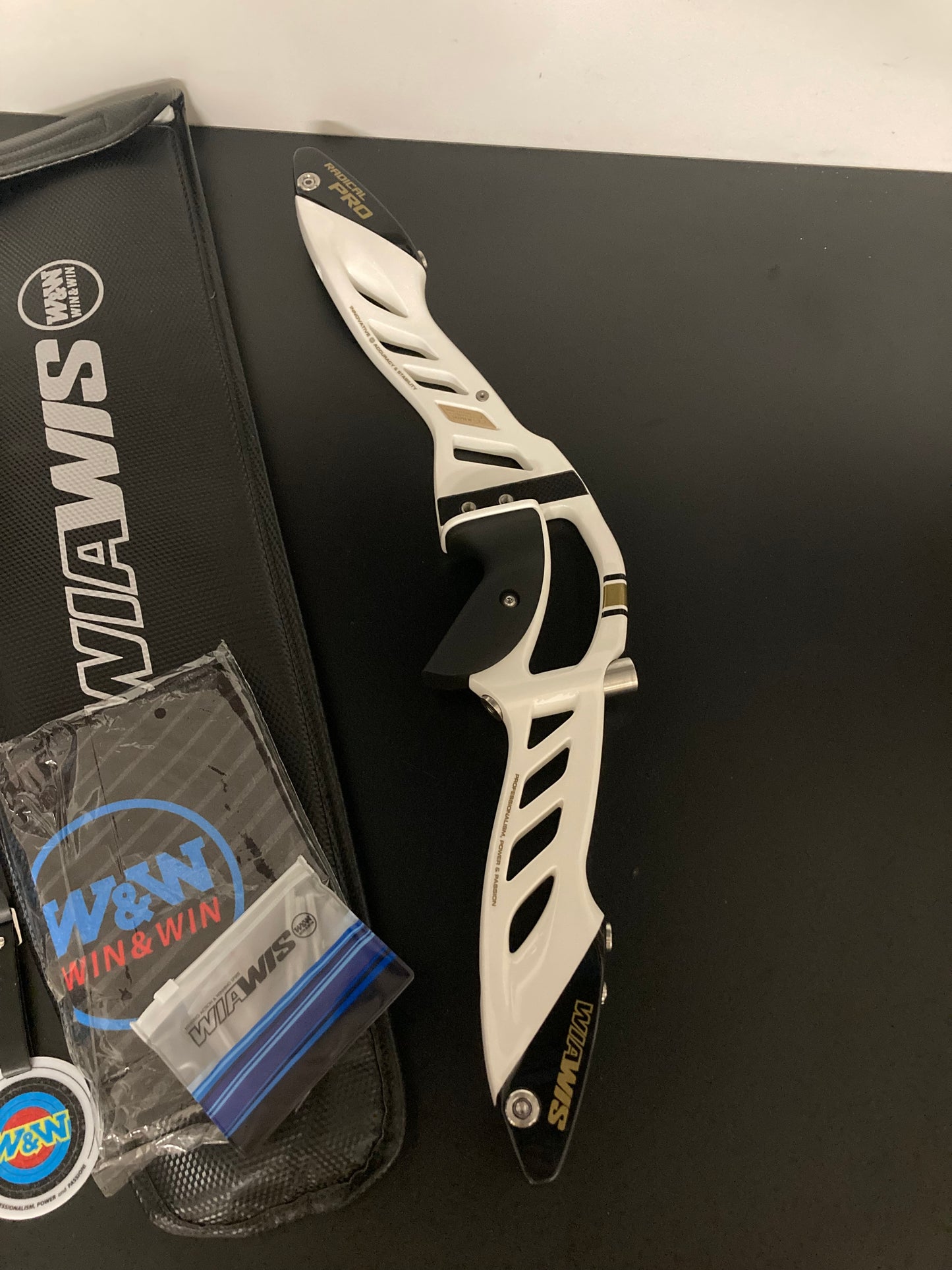 W&W Riser Wiawis Radical Pro ILF LH White 25'' - NEW – Archery Outlet
