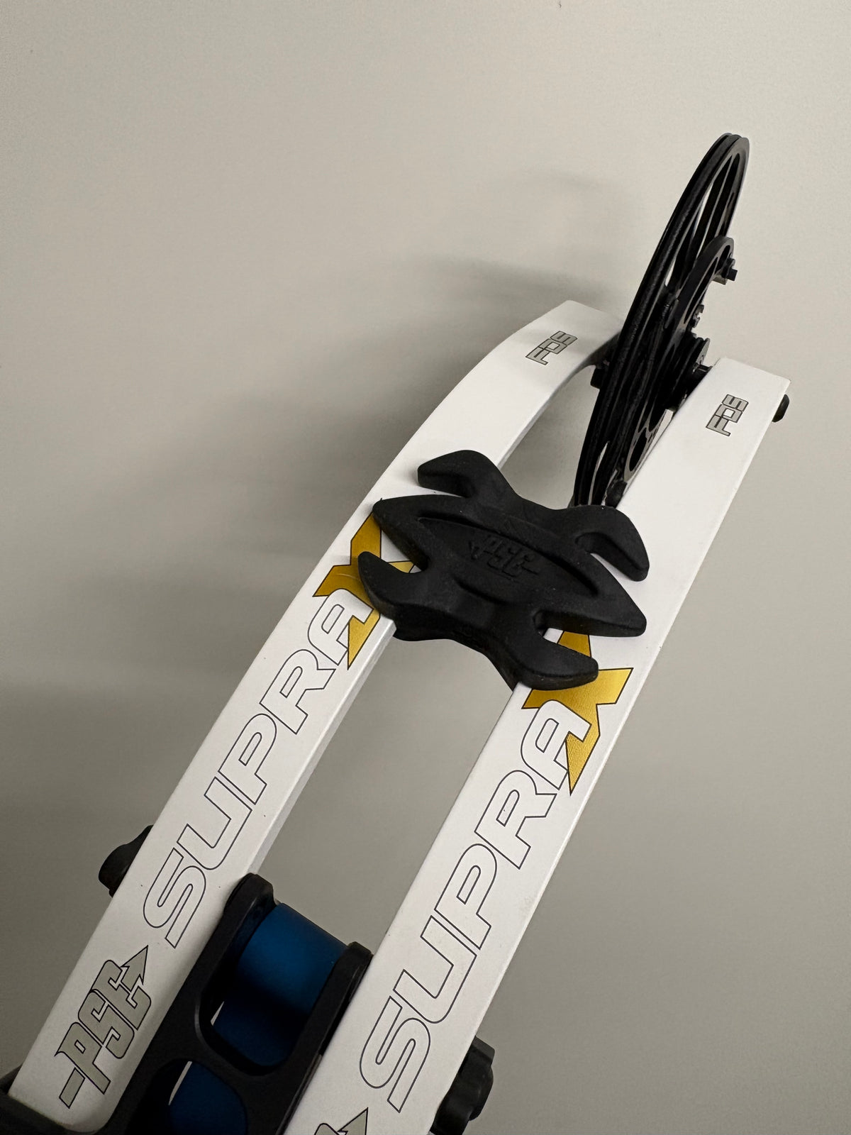 PSE Supra X 37 EM2 Compound Bow LH Navy Blue 50-60 lbs - NEW