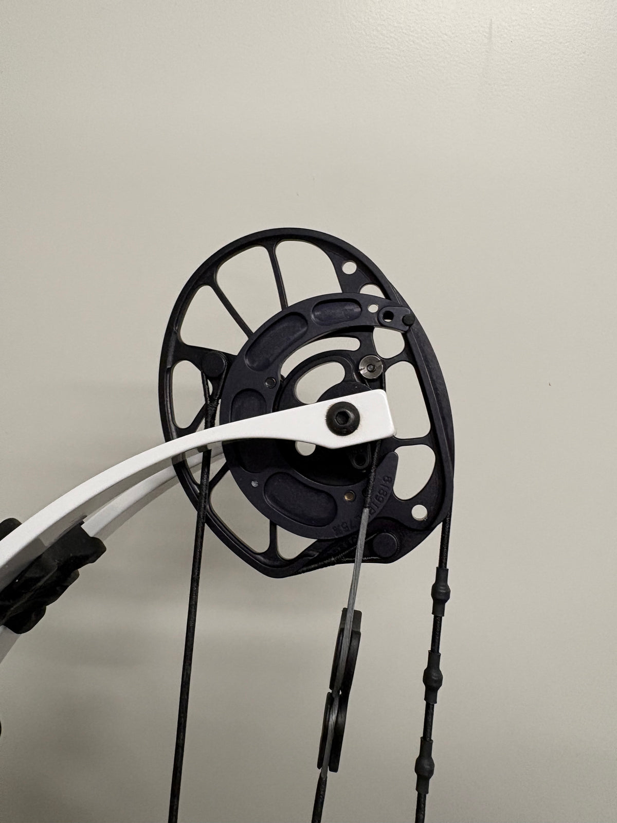 PSE Supra X 37 EM2 Compound Bow LH Black 50-60 lbs - NEW