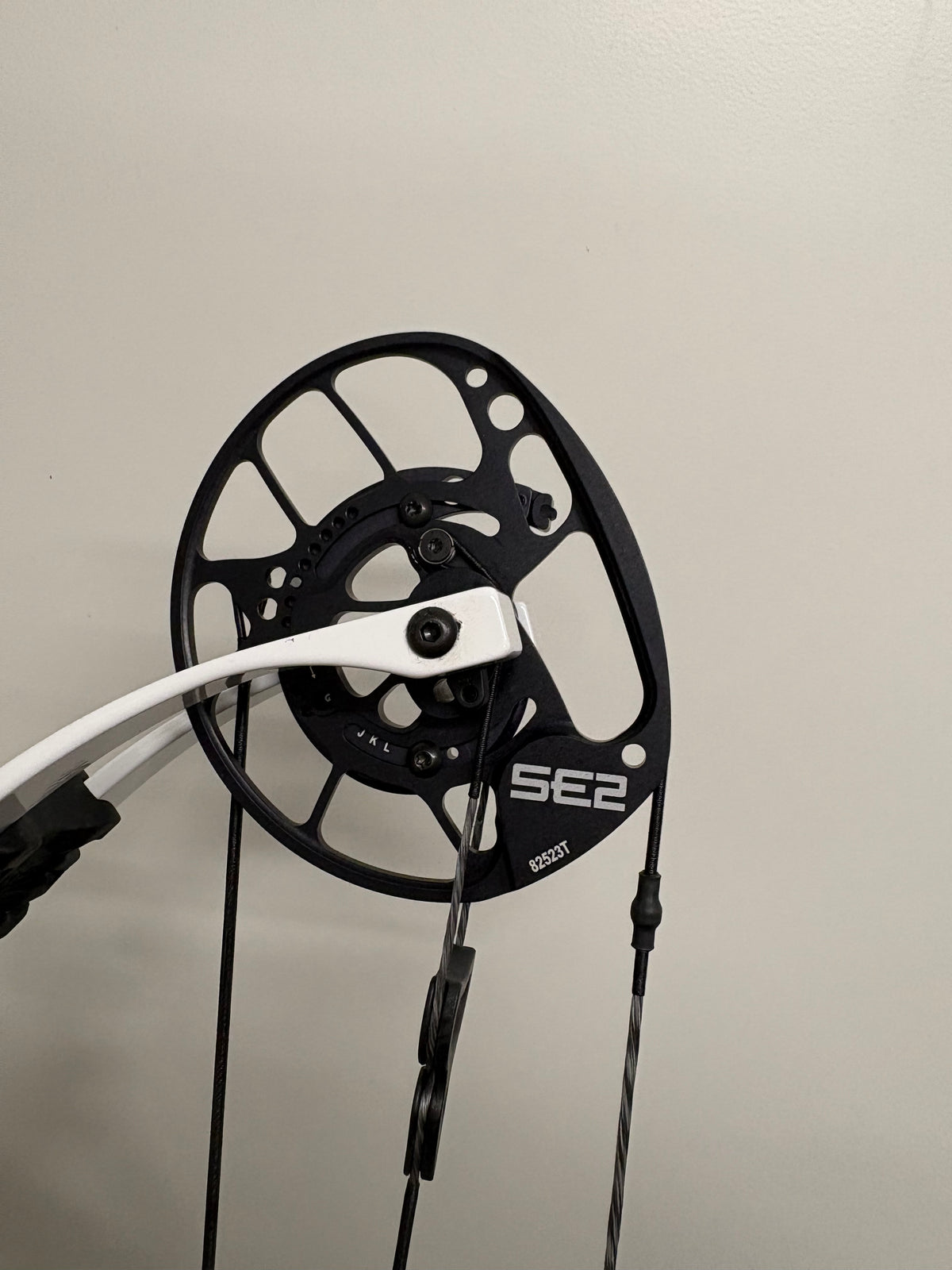 PSE Supra X 37 SE2 Compound Bow RH Purple 40-50 lbs - NEW