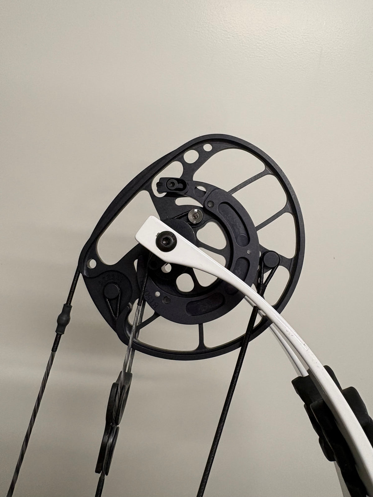 PSE Supra X 37 SE2 Compound Bow RH Purple 40-50 lbs - NEW