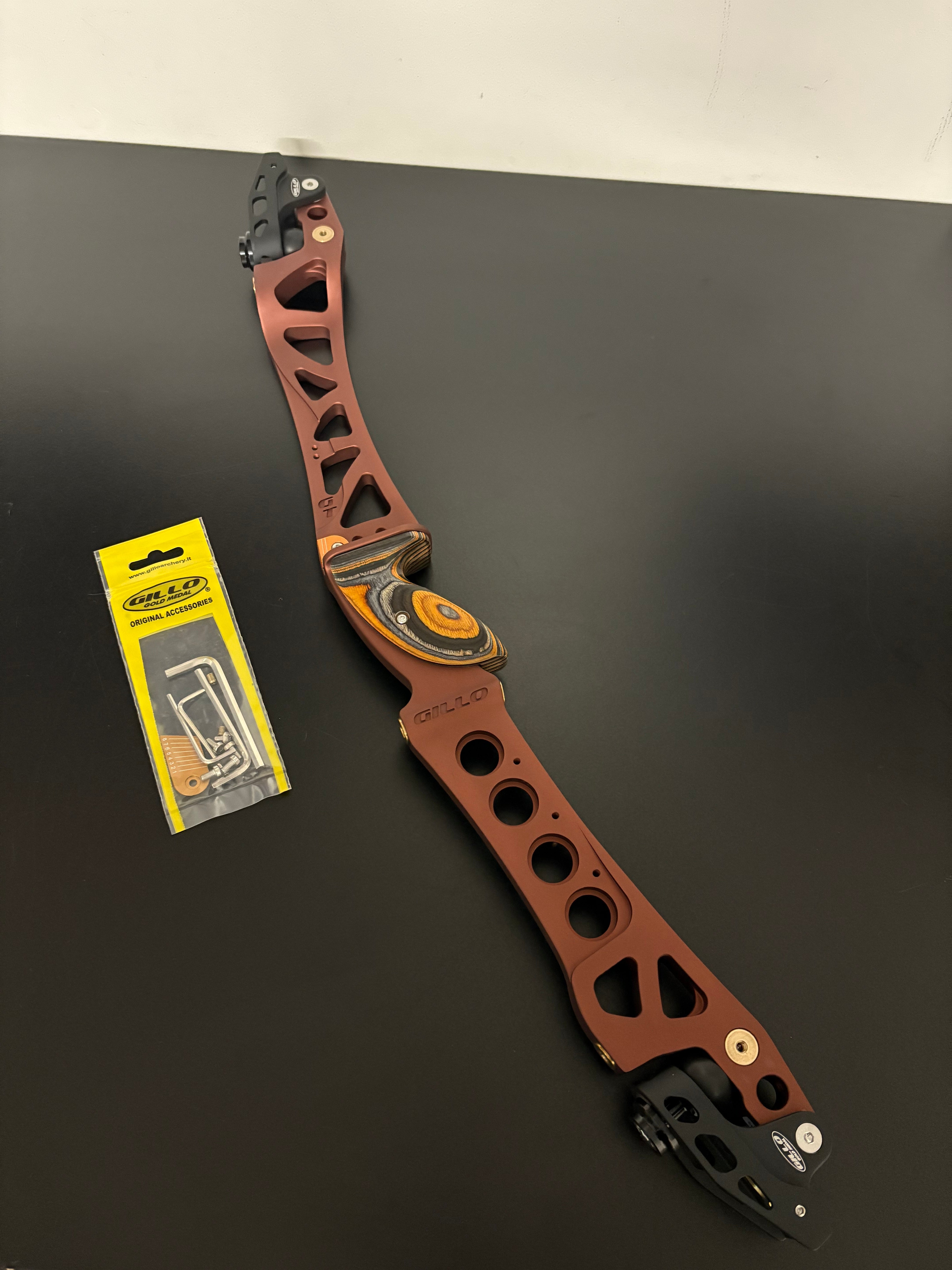 Gillo Riser GT29 ILF RH Brown 29'' B-Grade - Show Model (#12) – Archery ...