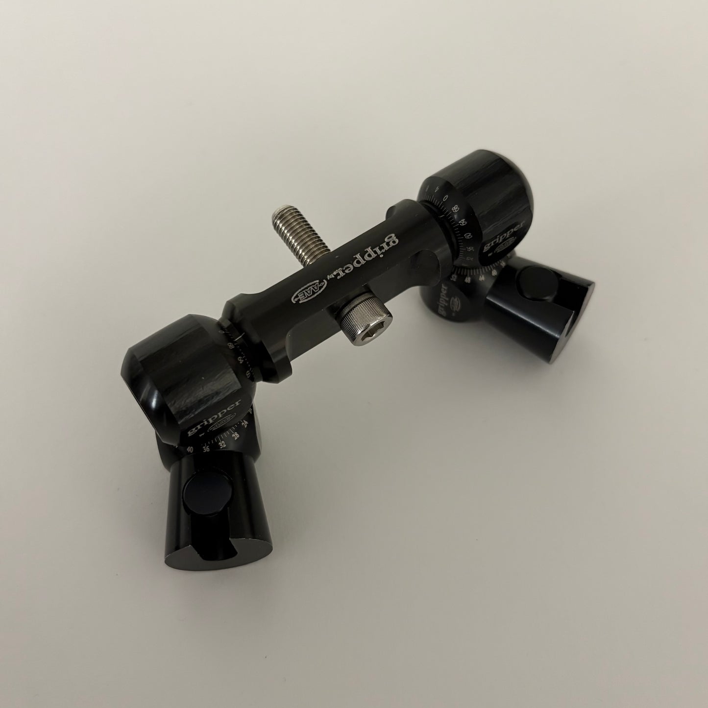 AAE Gripper Double QD V-bar - Show Model (#510)