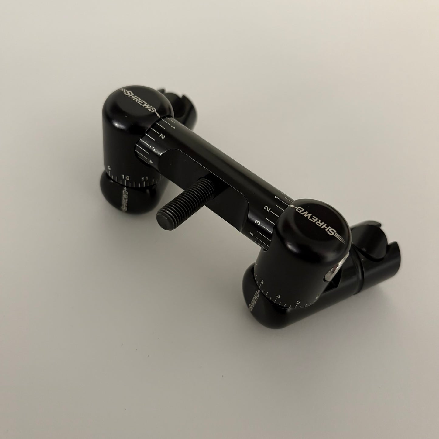 Shrewd Double QD V-bar Glossy - Show Model (#511)