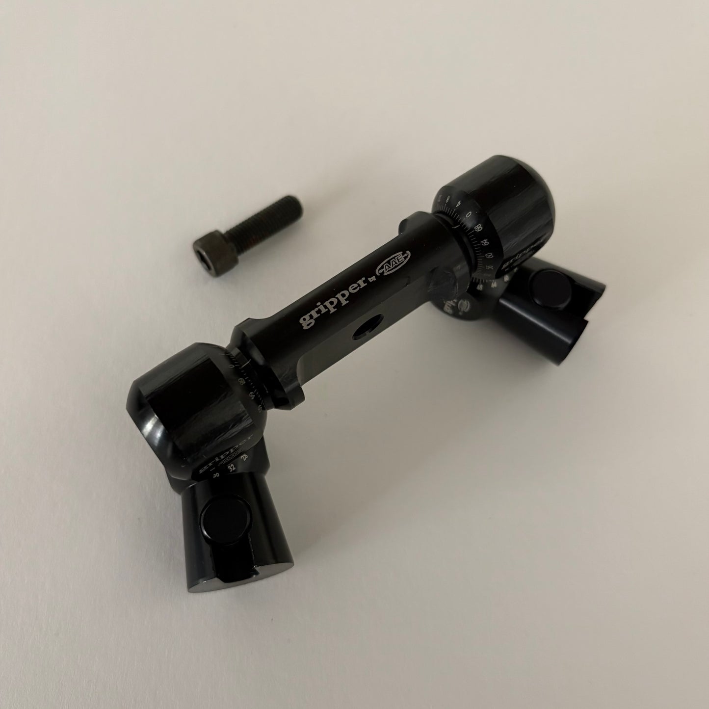 AAE Gripper Double QD V-bar - NEW (#508)
