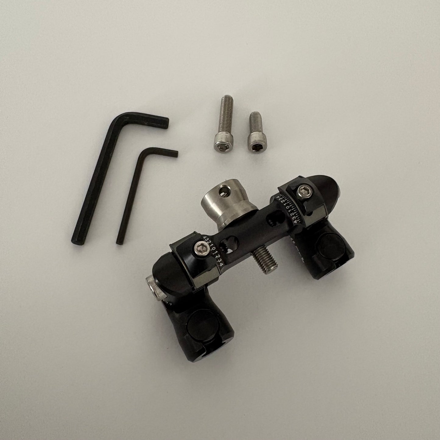 Axcel TriLock Double QD V-bar - NEW (#513)