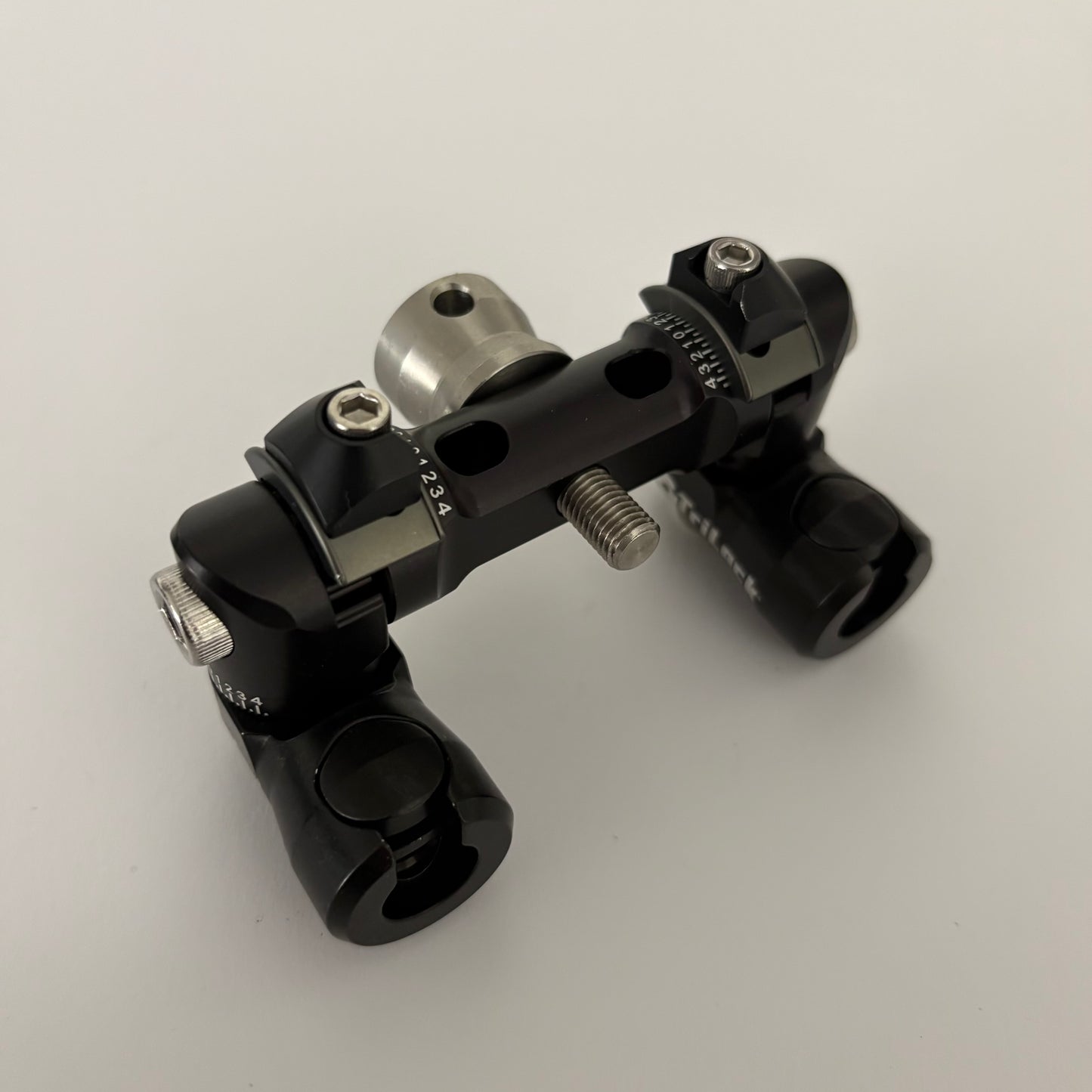 Axcel TriLock Double QD V-bar - NEW (#513)