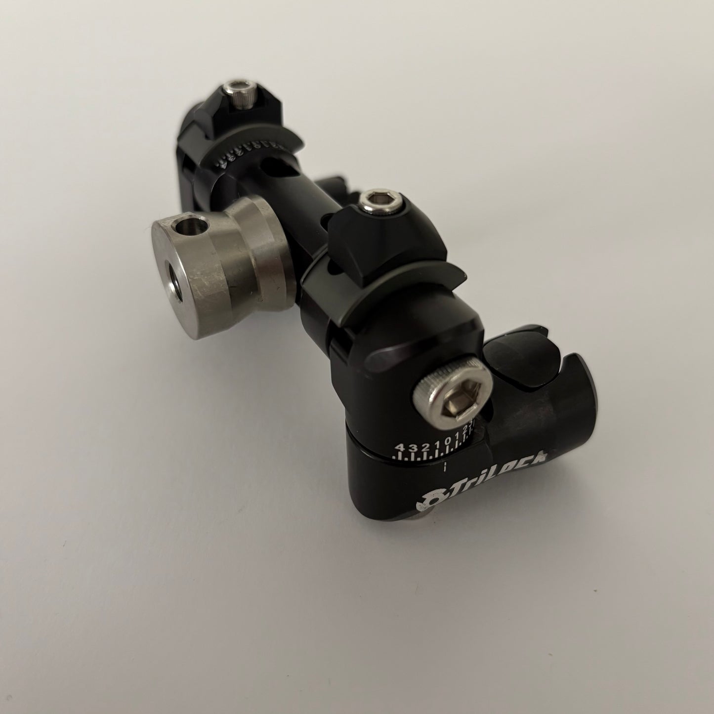 Axcel TriLock Double QD V-bar - NEW (#513)