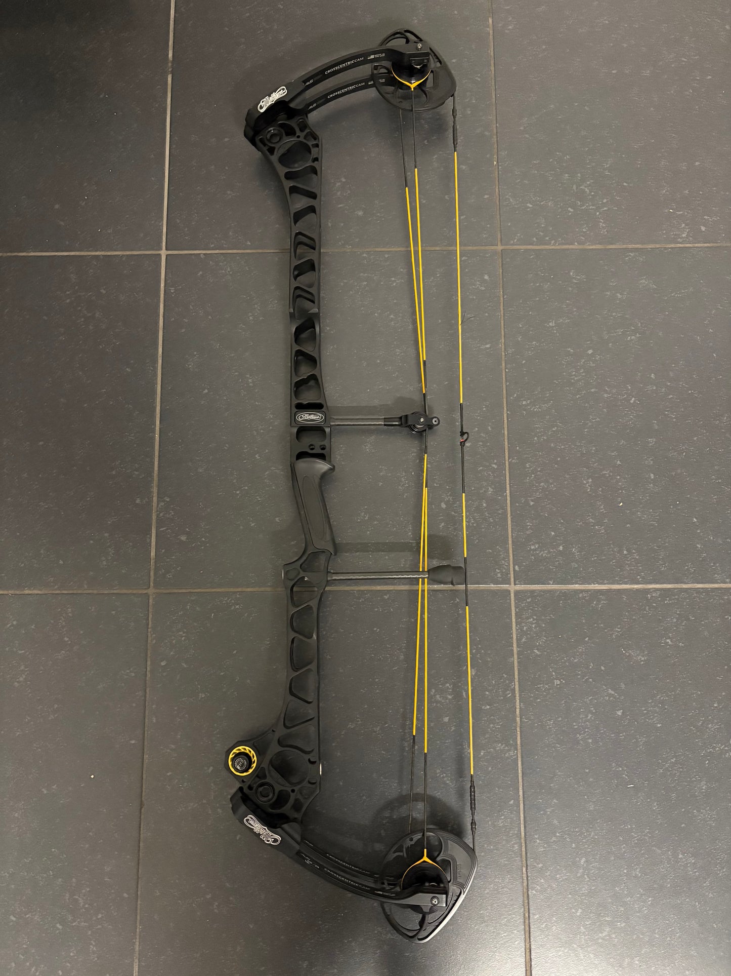 Mathews TRX 40 Compound Bow RH Black 50-60 lbs - Used
