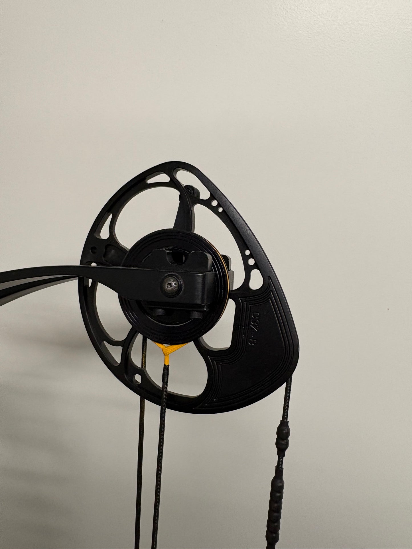 Mathews TRX 40 Compound Bow RH Black 50-60 lbs - Used
