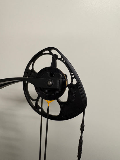 Mathews TRX 40 Compound Bow RH Black 50-60 lbs - Used