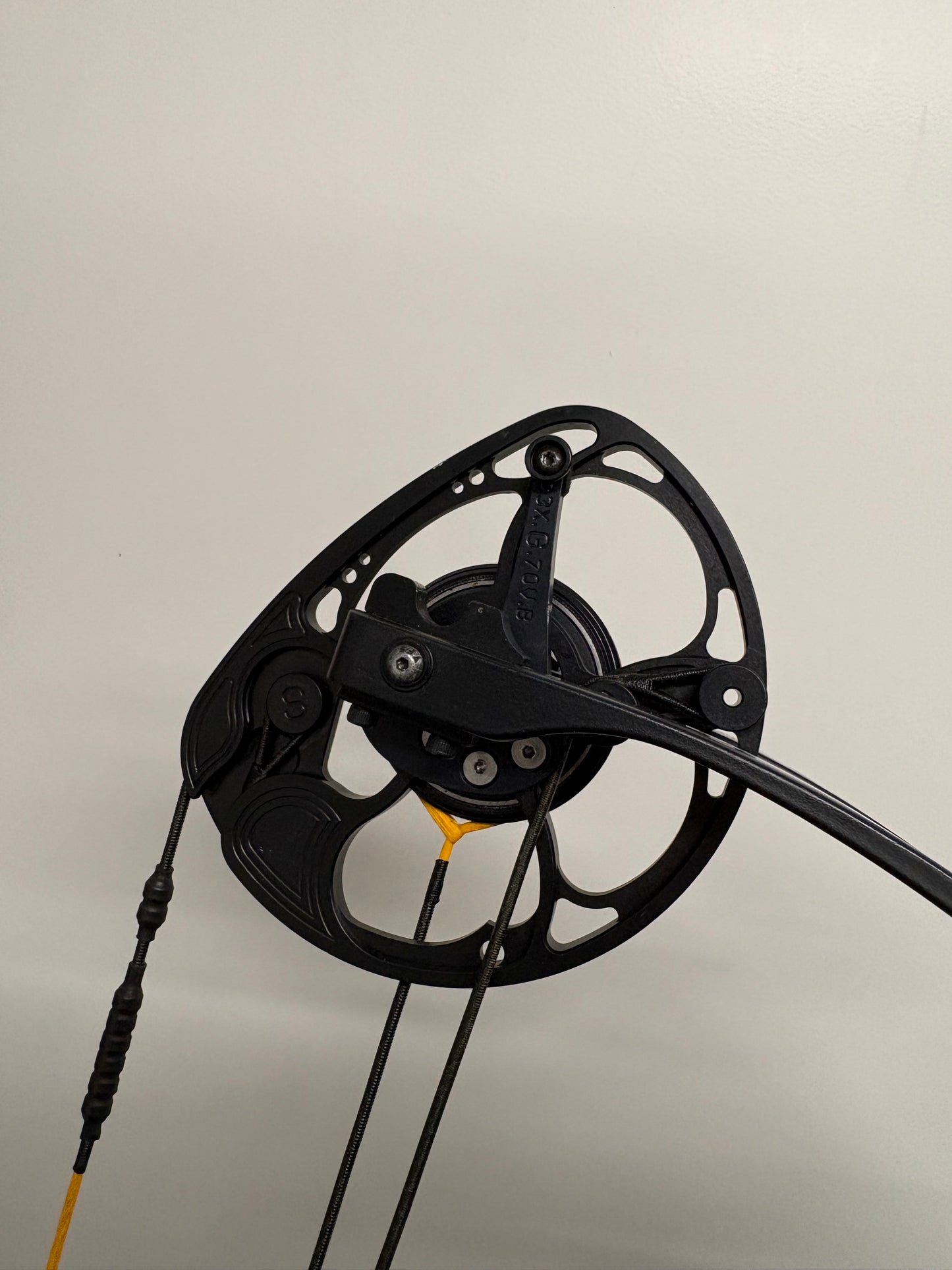 Mathews TRX 40 Compound Bow RH Black 50-60 lbs - Used
